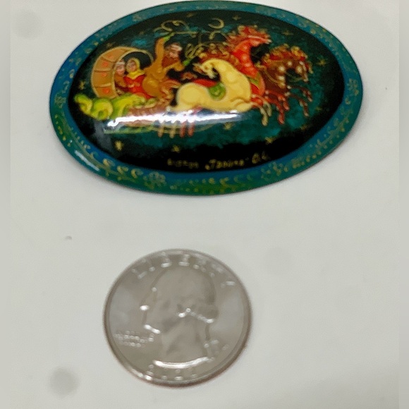 Vtg Soviet Era Russian Artist Signed Hand Painted Lacquer Pinback Brooch - Picture 2 of 15